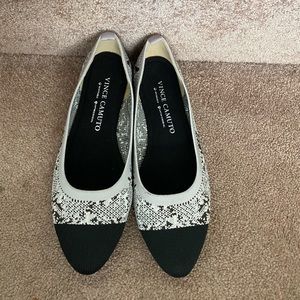 VINCE CAMUTO Femils Knit Cap Toe Flat sz 9